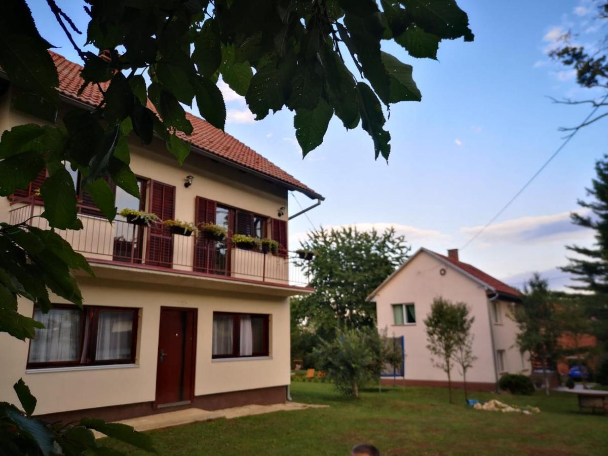 Apartments Celopek Licko Petrovo Selo Bagian luar foto